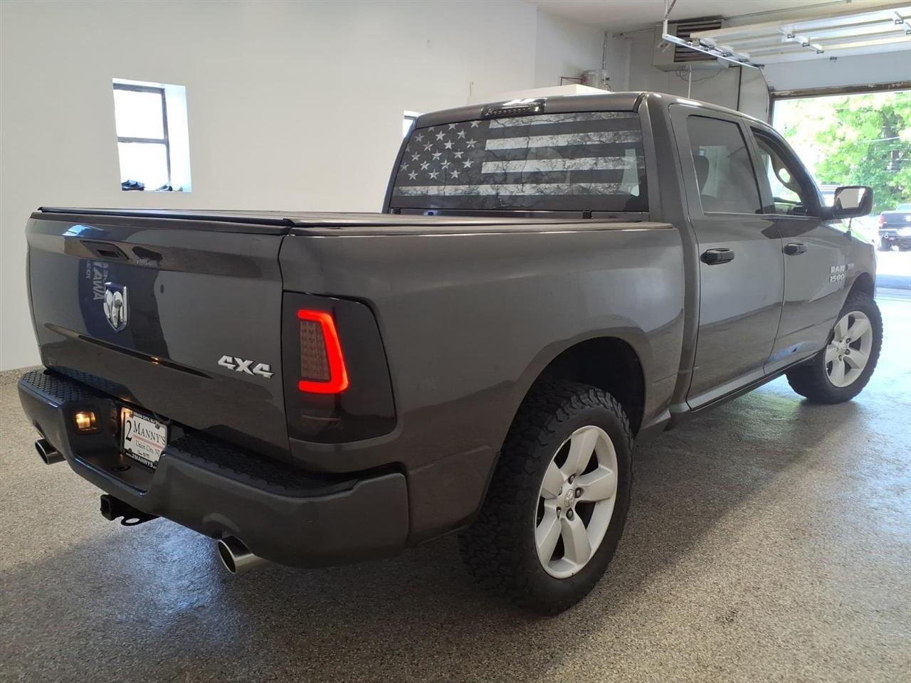 RAM 1500 4WD Crew Cab 140.5" Express 2015