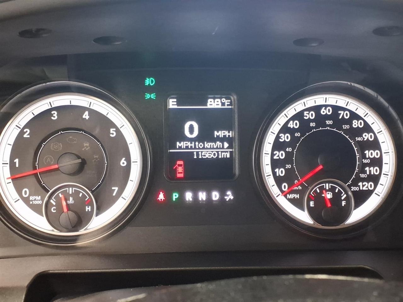 RAM 1500 4WD Crew Cab 140.5" Express 2015