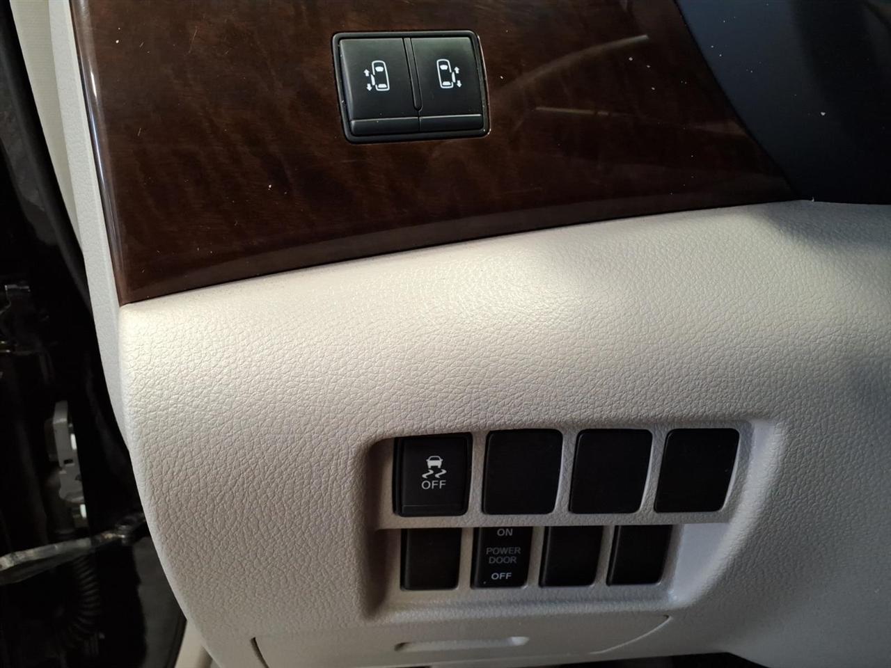 Nissan Quest 4dr SV 2015