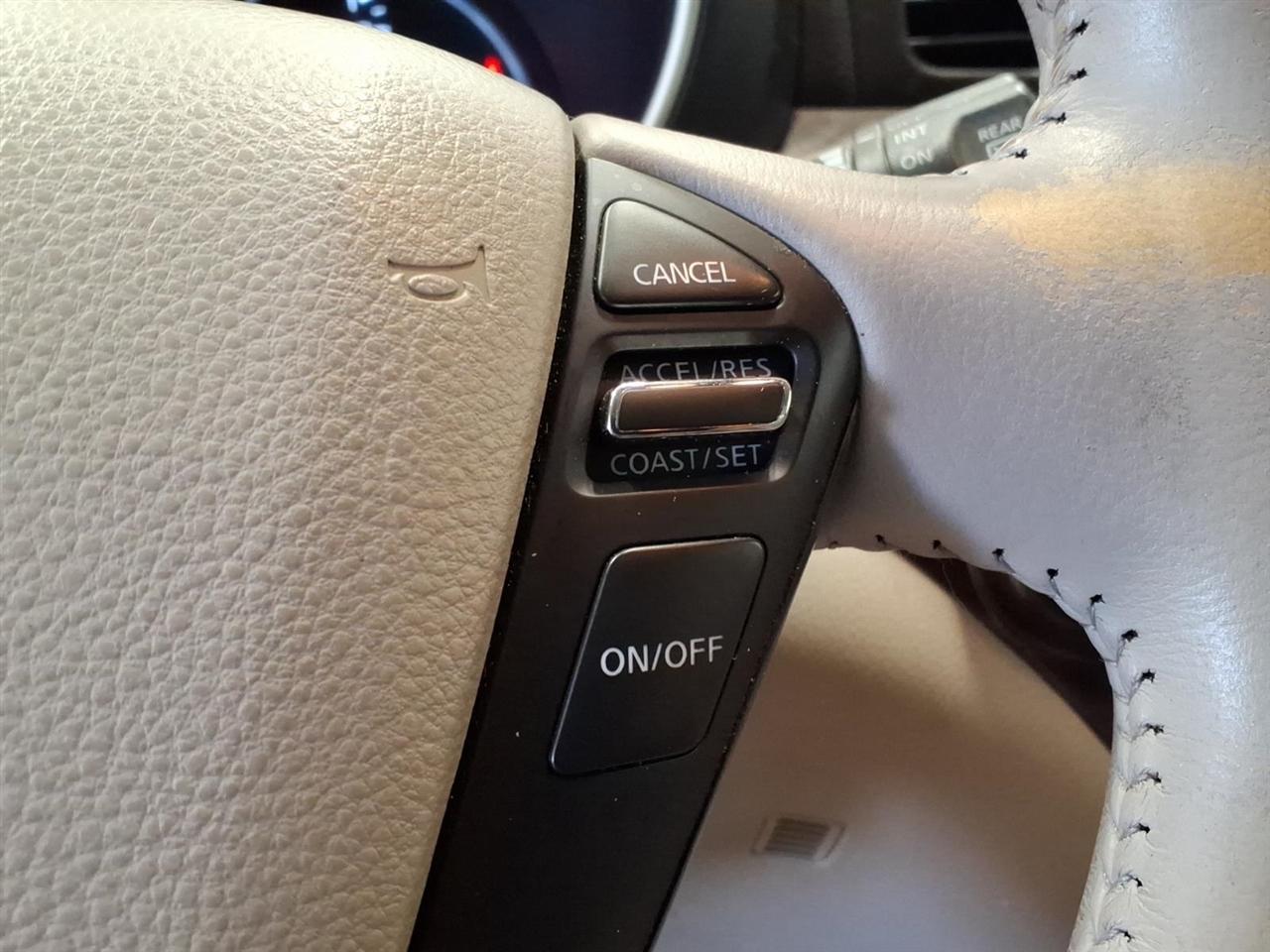 Nissan Quest 4dr SV 2015