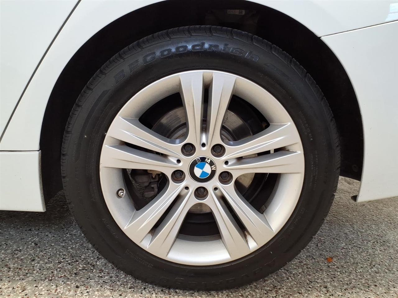 BMW 3 Series 4dr Sdn 328i RWD South Africa SULEV 2016
