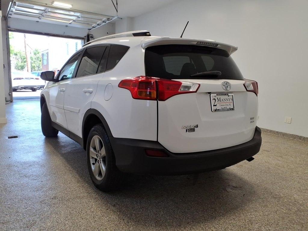 Toyota RAV4 AWD 4dr XLE (Natl) 2015