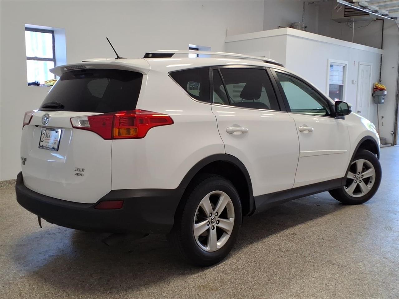 Toyota RAV4 AWD 4dr XLE (Natl) 2015