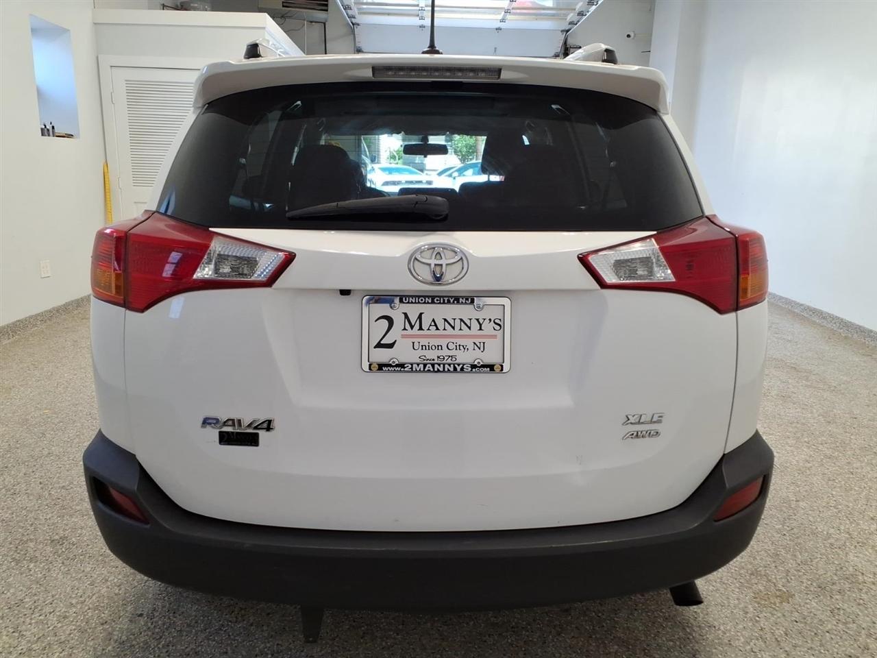 Toyota RAV4 AWD 4dr XLE (Natl) 2015