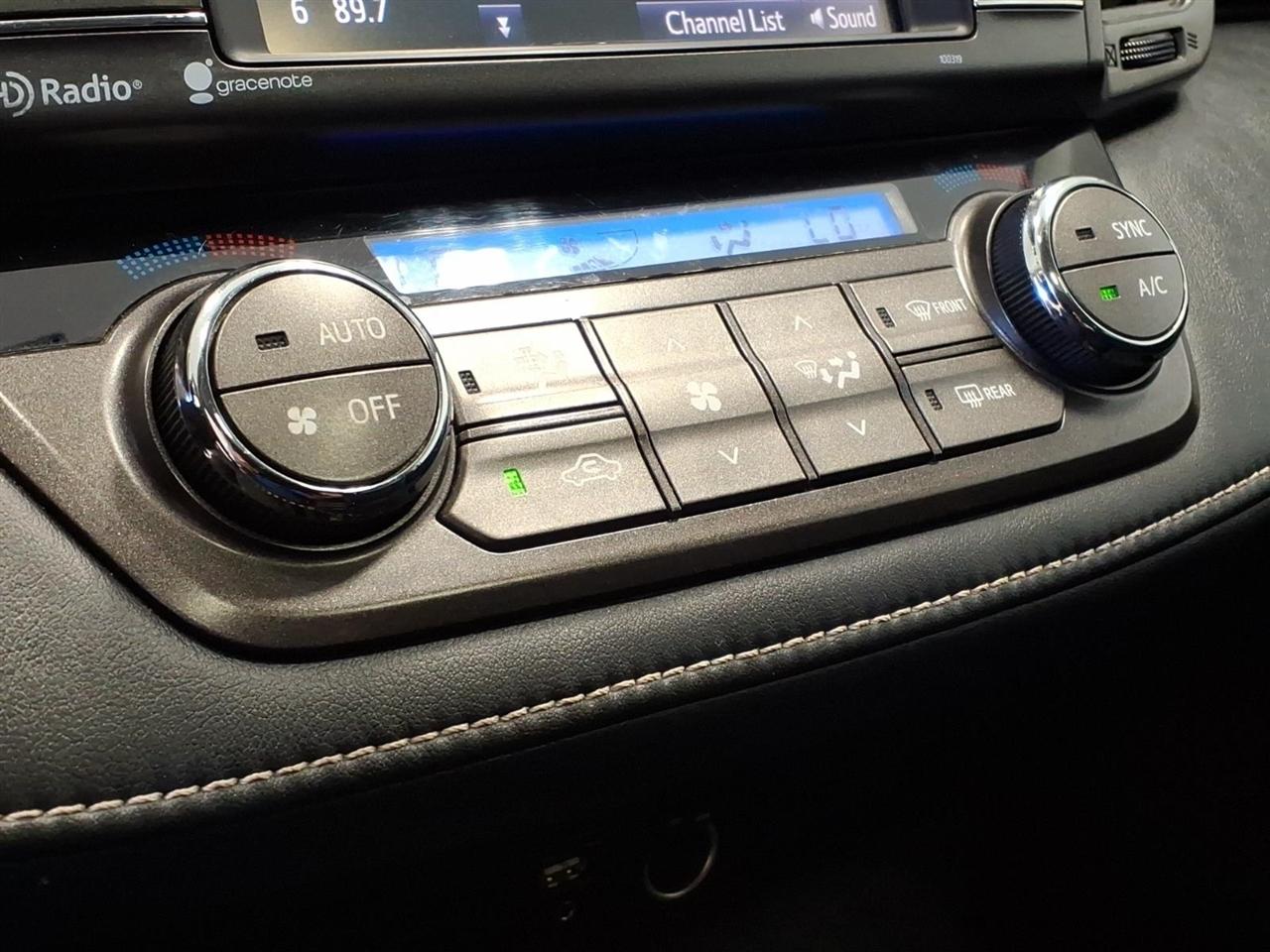 Toyota RAV4 AWD 4dr XLE (Natl) 2015