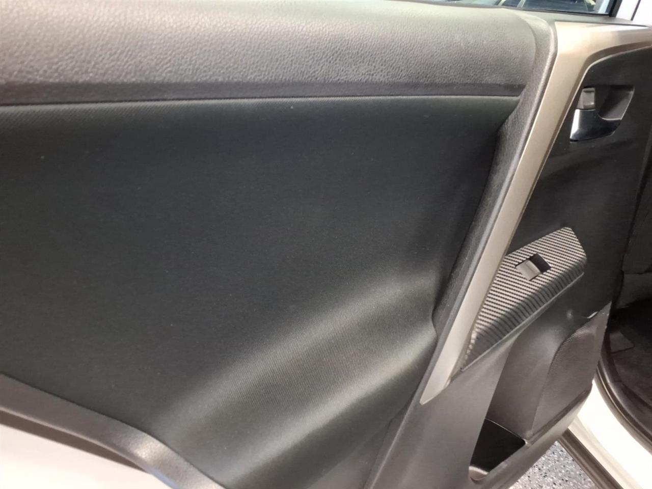 Toyota RAV4 AWD 4dr XLE (Natl) 2015