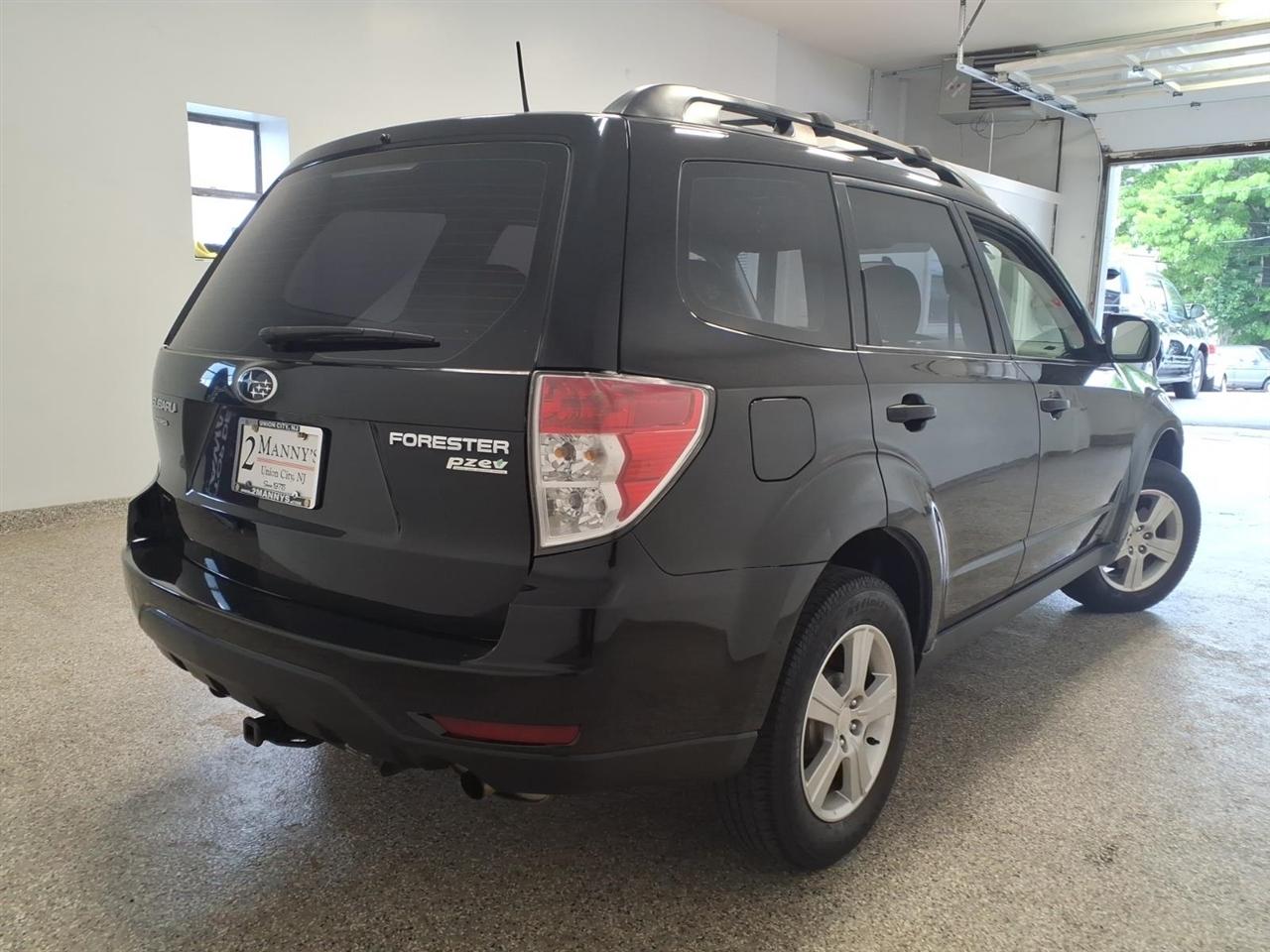 Subaru Forester 4dr Man 2.5X w/Alloy Wheel Value Pkg 2011