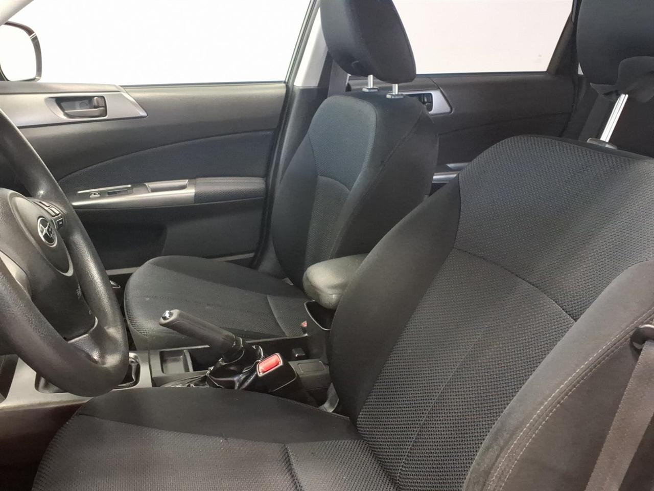 Subaru Forester 4dr Man 2.5X w/Alloy Wheel Value Pkg 2011