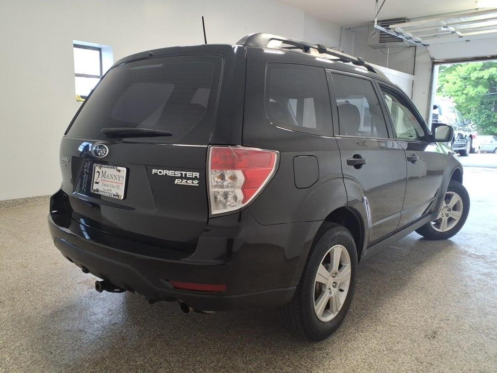 Subaru Forester 4dr Man 2.5X w/Alloy Wheel Value Pkg 2011