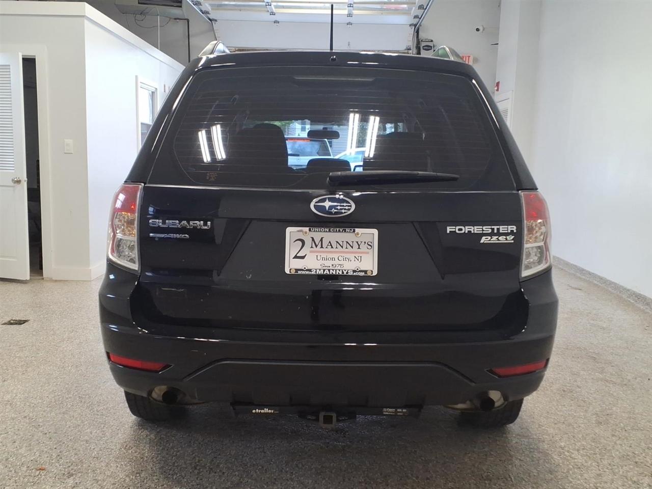 Subaru Forester 4dr Man 2.5X w/Alloy Wheel Value Pkg 2011