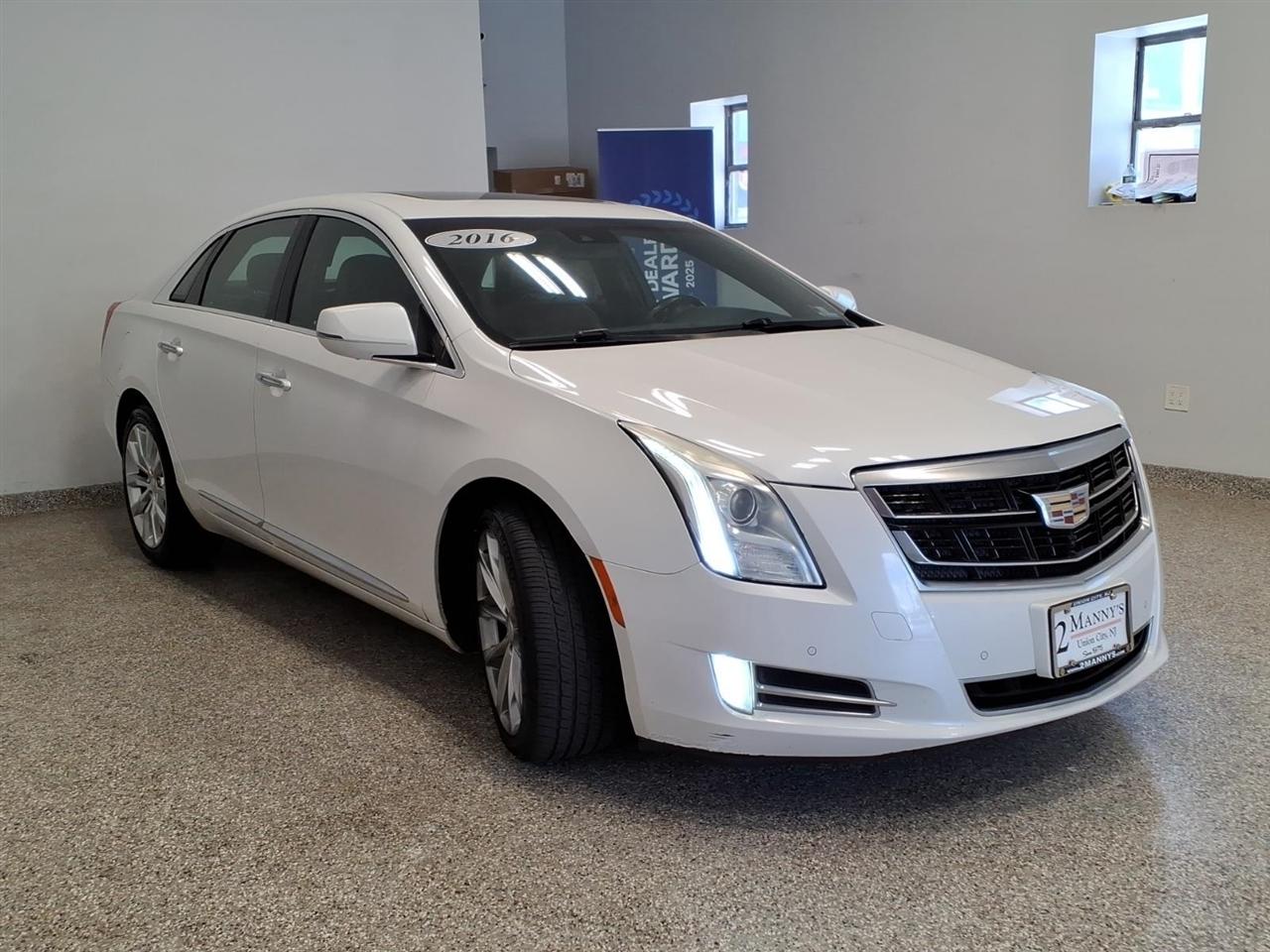 Cadillac XTS 4dr Sdn Luxury Collection AWD 2016
