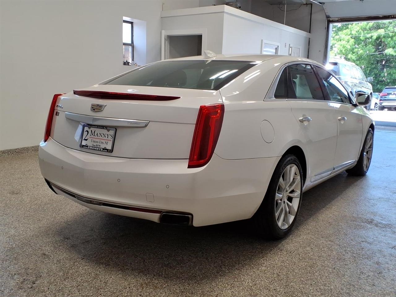 Cadillac XTS 4dr Sdn Luxury Collection AWD 2016