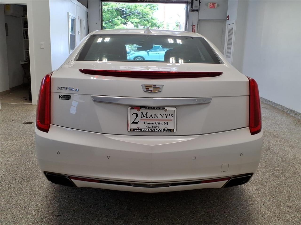 Cadillac XTS 4dr Sdn Luxury Collection AWD 2016