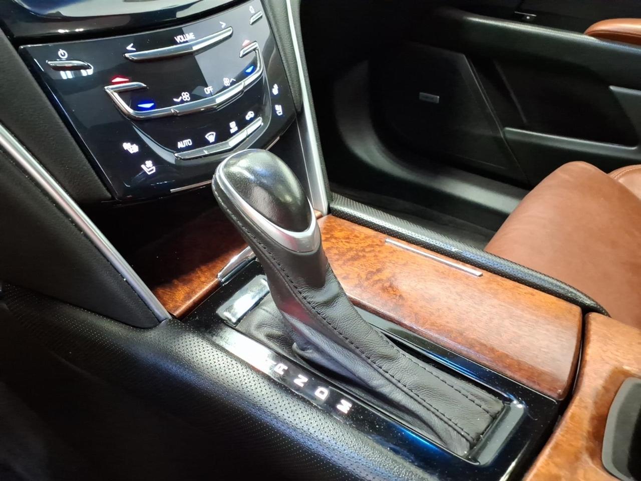 Cadillac XTS 4dr Sdn Luxury Collection AWD 2016