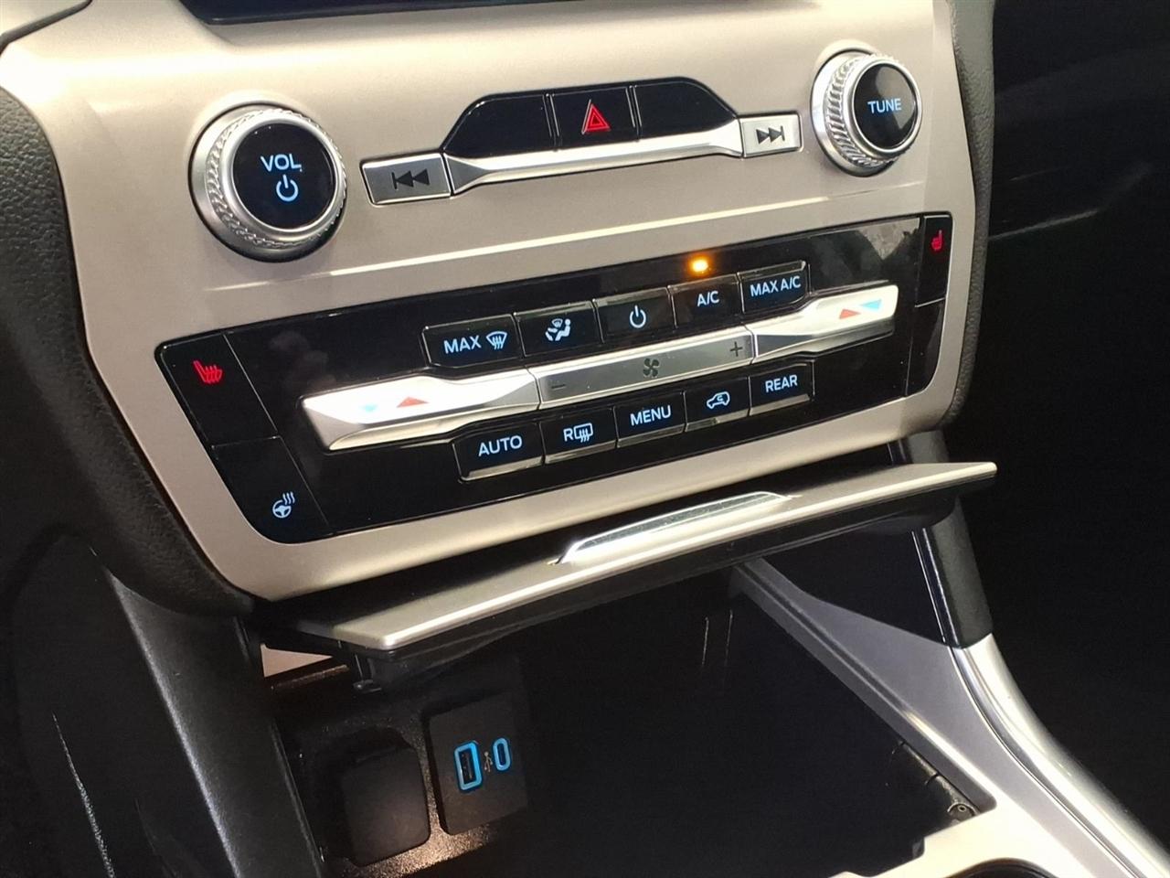 Ford Explorer XLT 4WD 2023