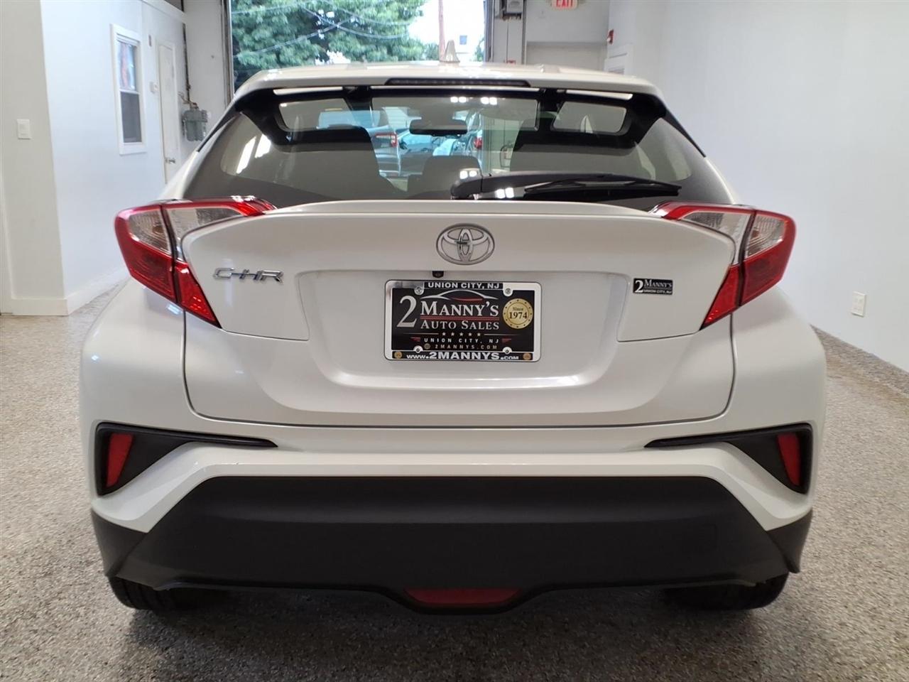 Toyota C-HR XLE Premium FWD (Natl) 2018