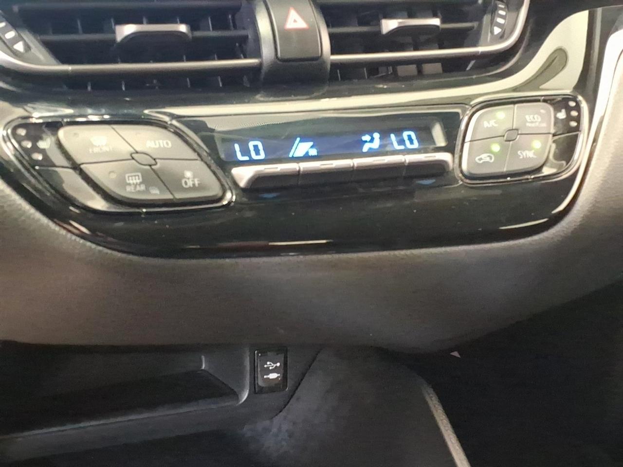 Toyota C-HR XLE Premium FWD (Natl) 2018