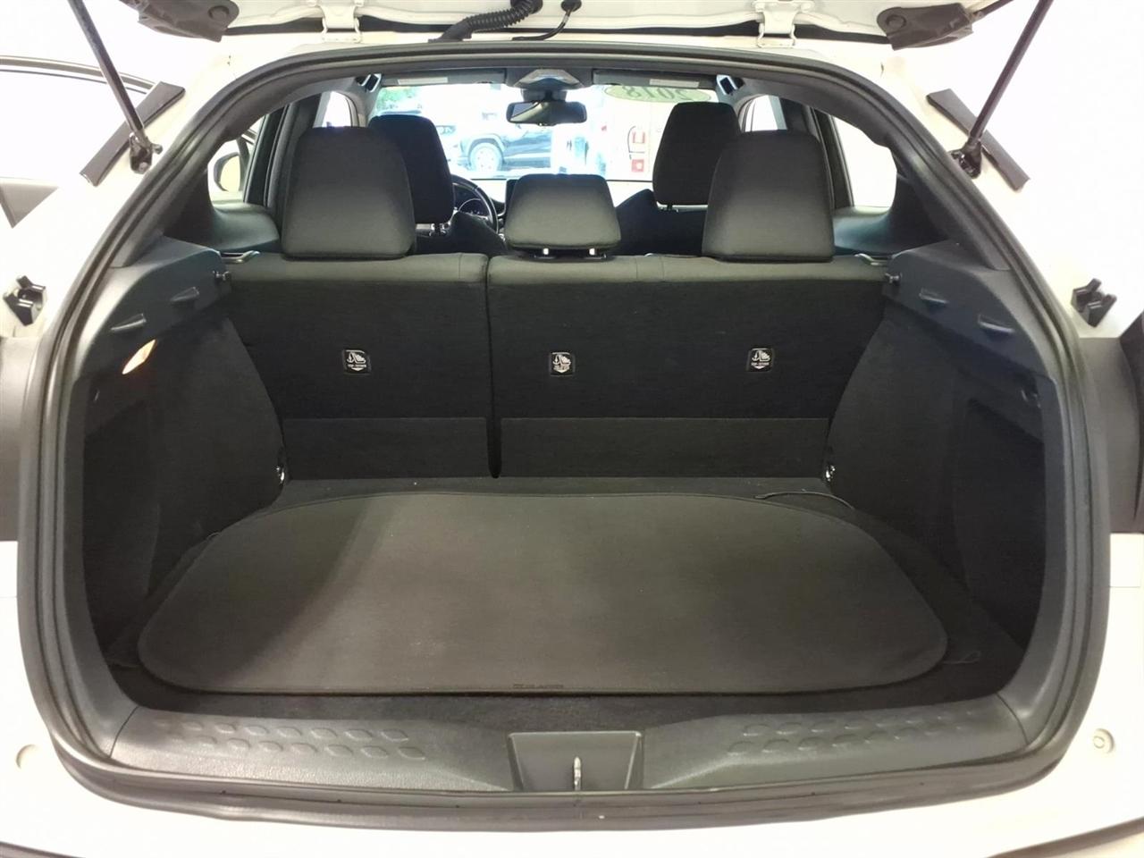 Toyota C-HR XLE Premium FWD (Natl) 2018
