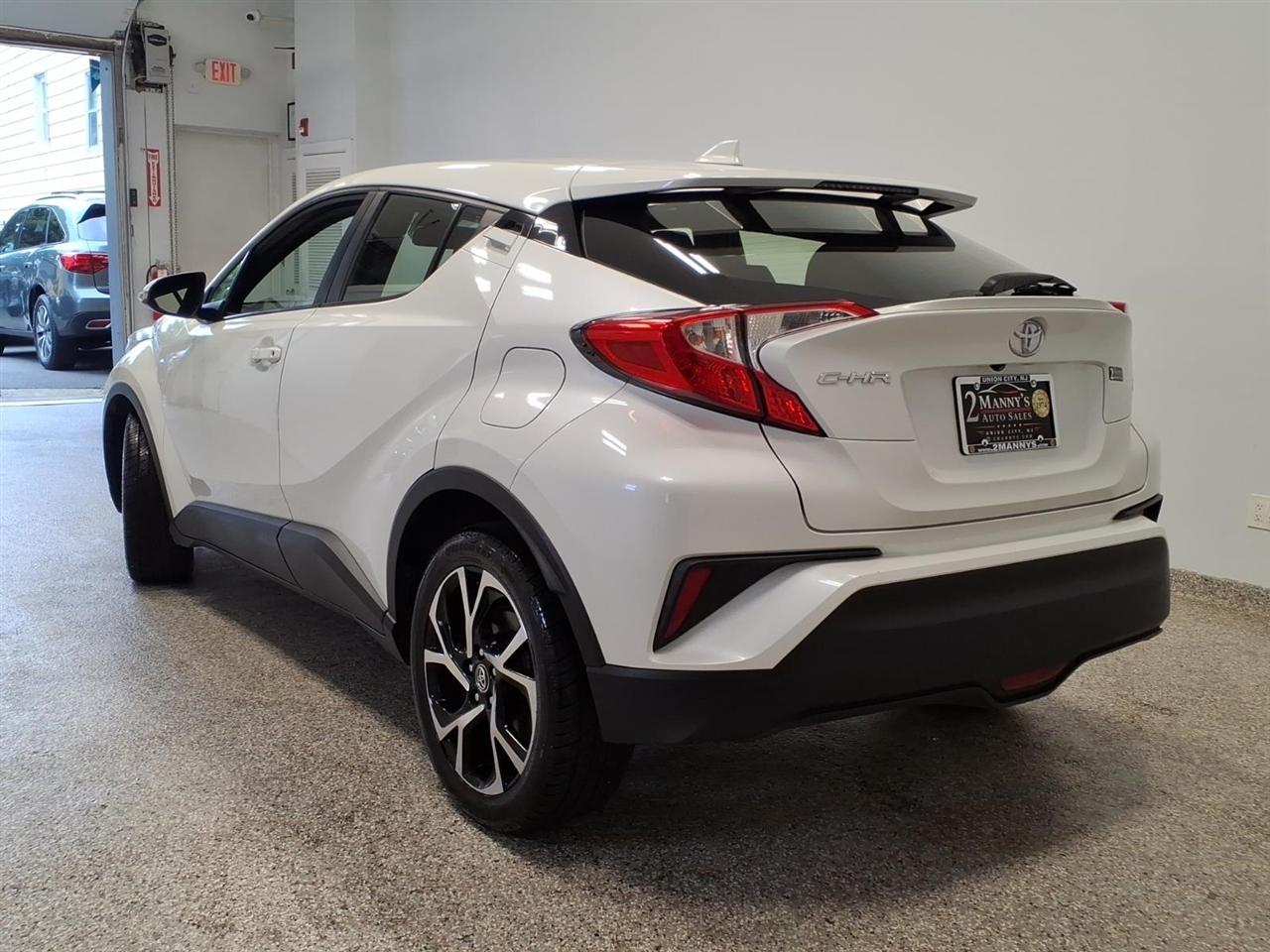 Toyota C-HR XLE Premium FWD (Natl) 2018