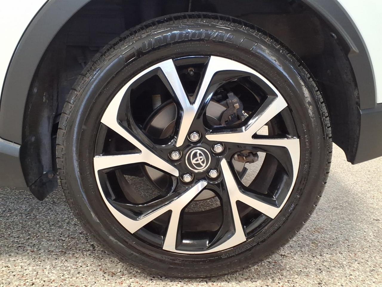 Toyota C-HR XLE Premium FWD (Natl) 2018