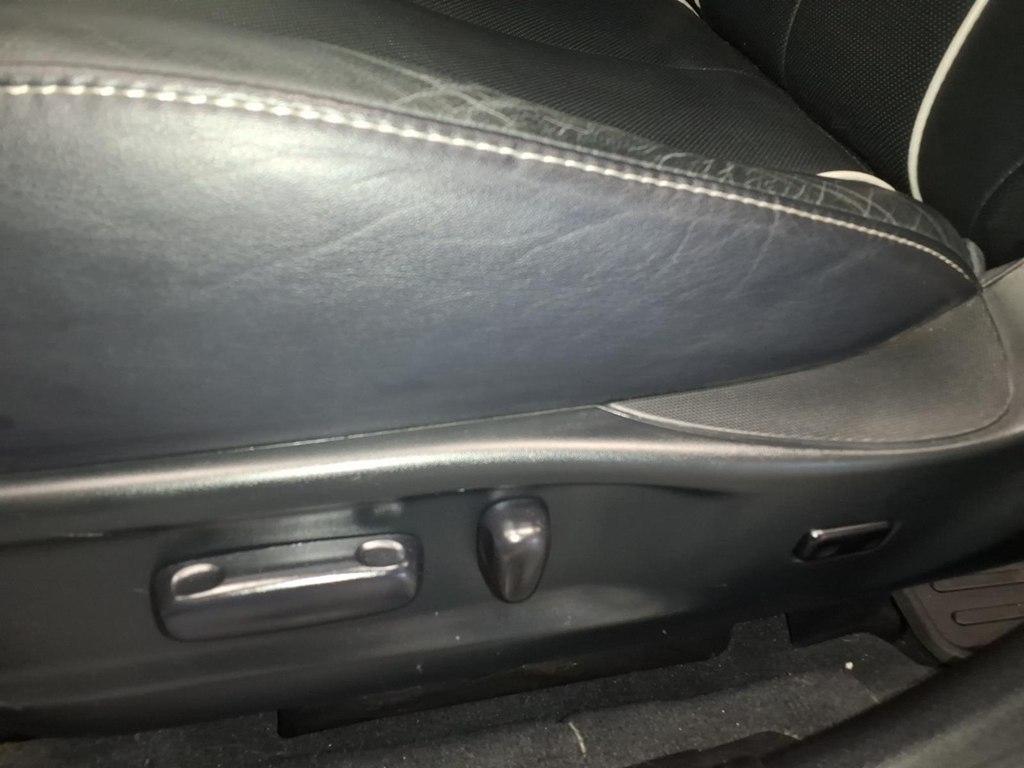 Toyota Venza 4dr Wgn V6 AWD XLE (Natl) 2013