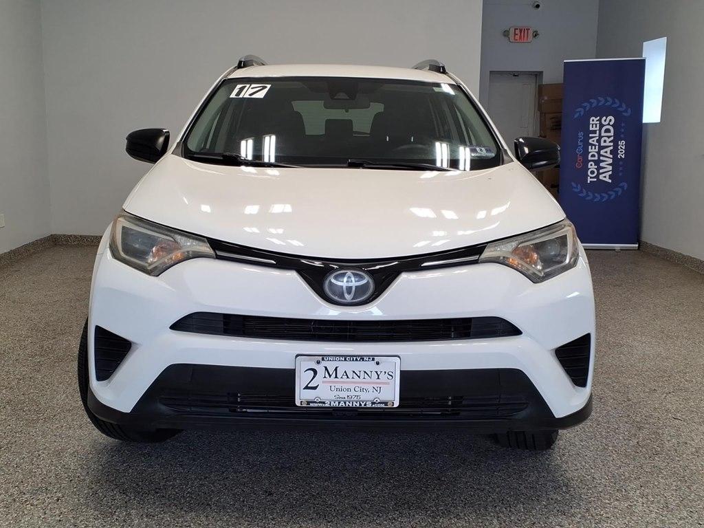 Toyota RAV4 LE AWD (Natl) 2017
