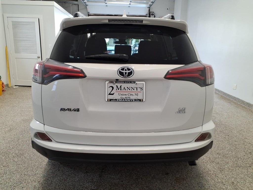 Toyota RAV4 LE AWD (Natl) 2017