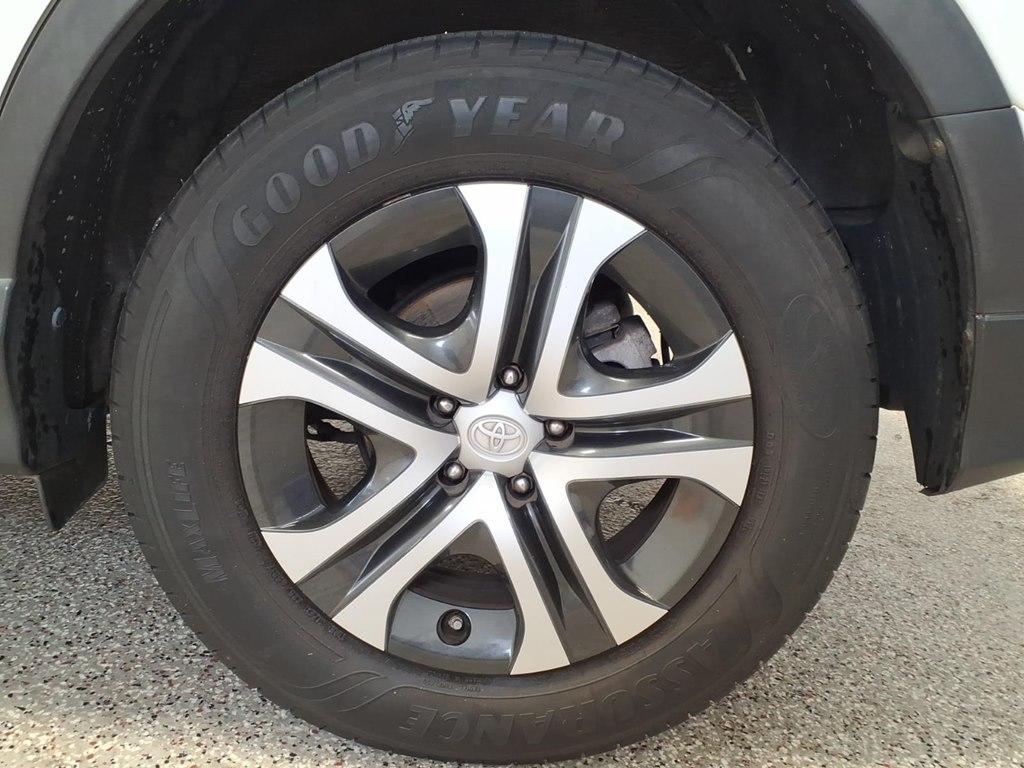 Toyota RAV4 LE AWD (Natl) 2017