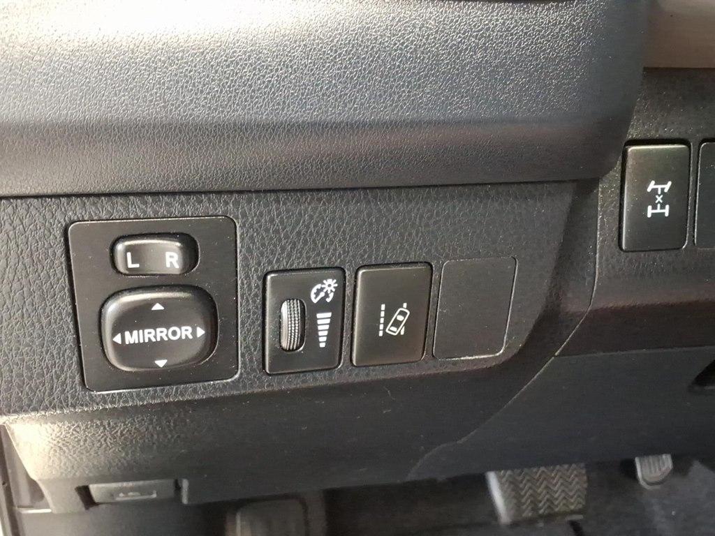 Toyota RAV4 LE AWD (Natl) 2017