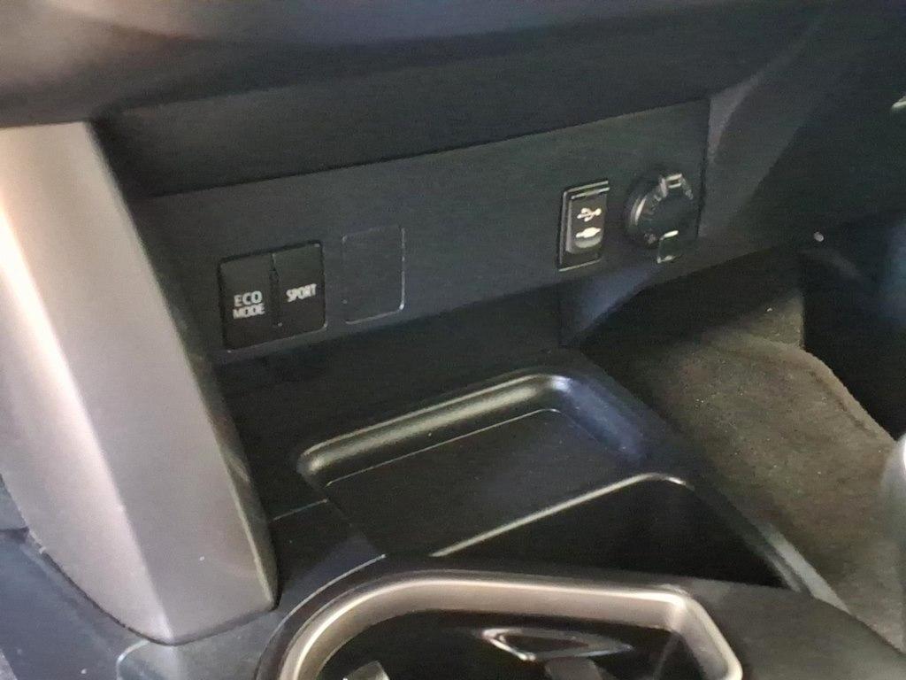 Toyota RAV4 LE AWD (Natl) 2017