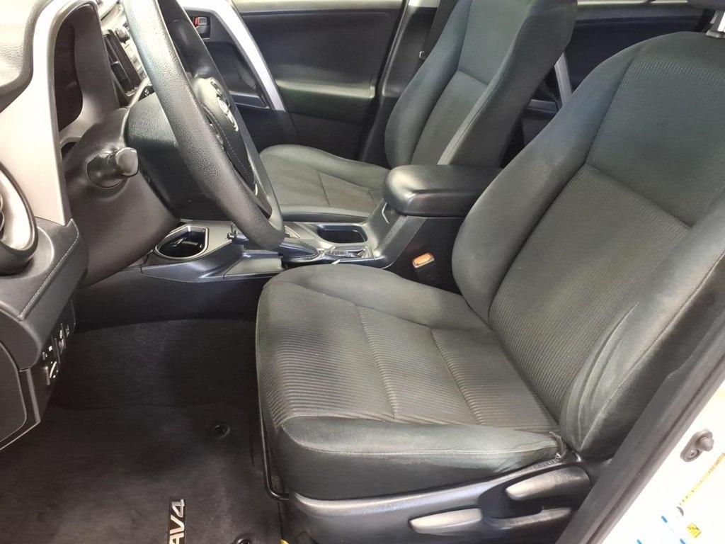 Toyota RAV4 LE AWD (Natl) 2017