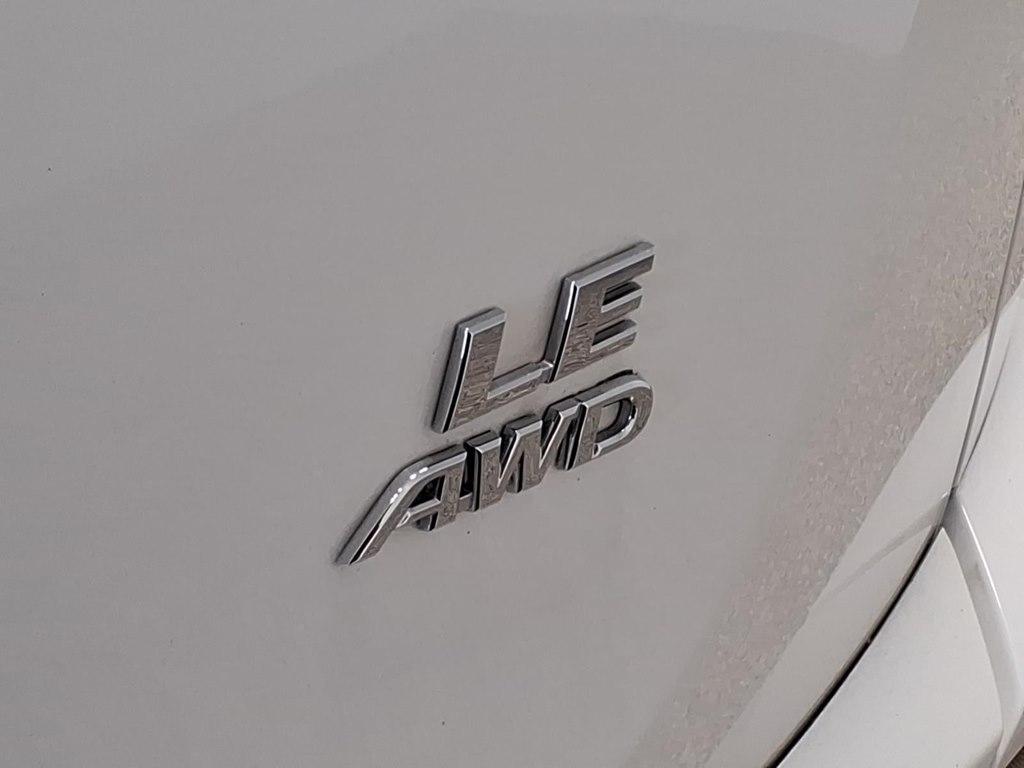 Toyota RAV4 LE AWD (Natl) 2017