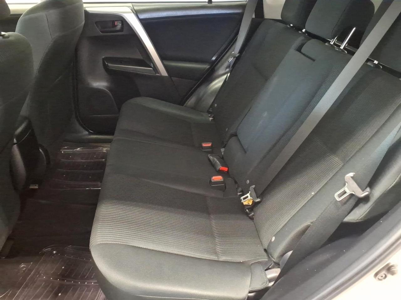 Toyota RAV4 LE AWD (Natl) 2017