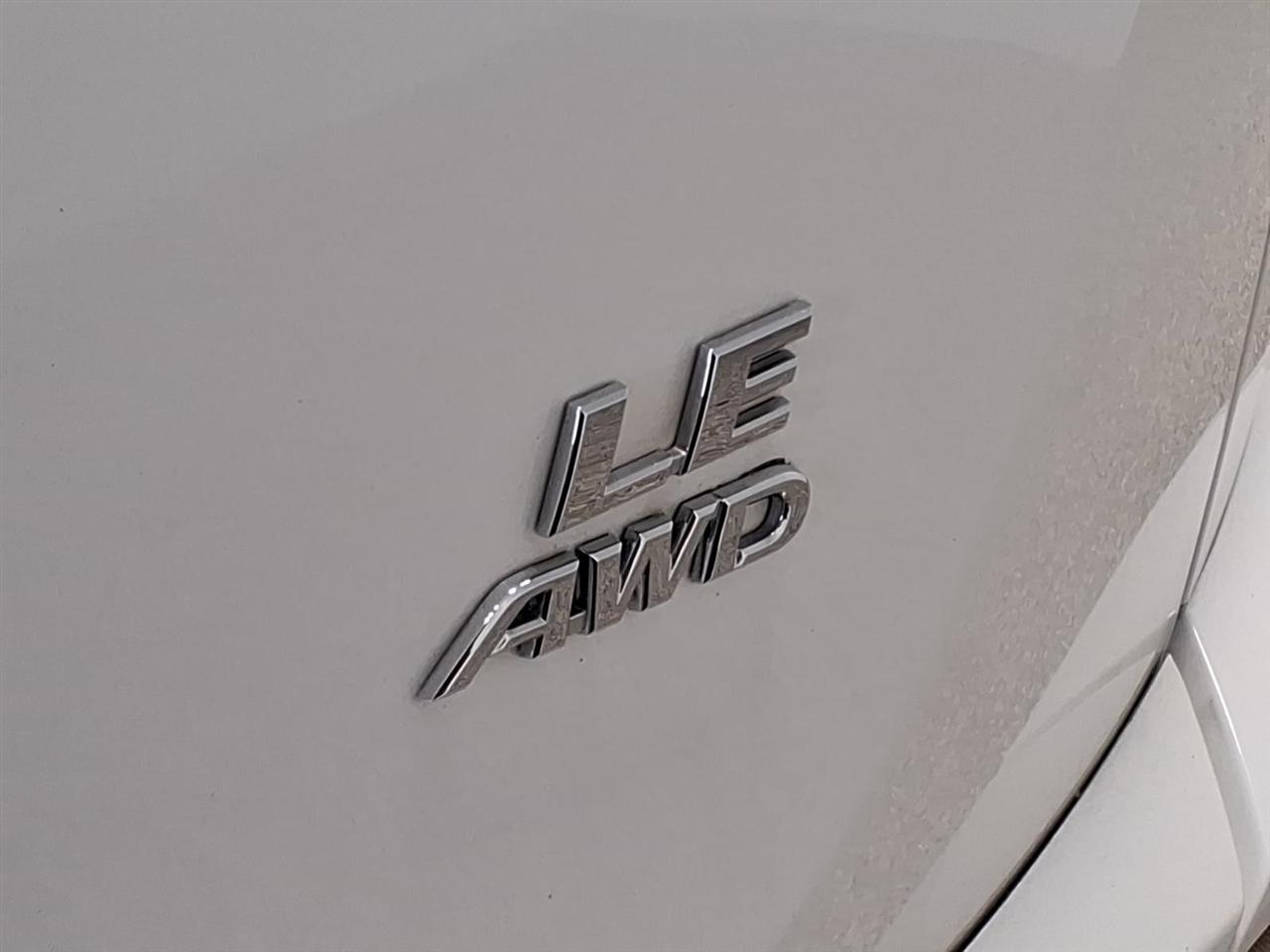Toyota RAV4 LE AWD (Natl) 2017
