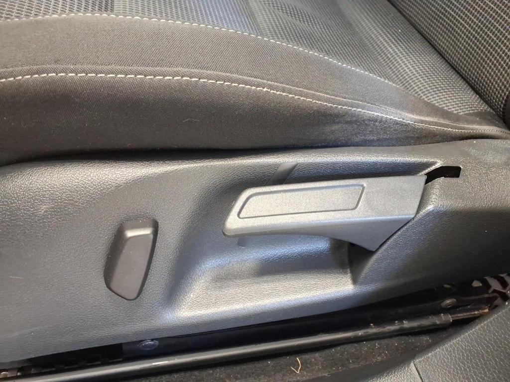 Volkswagen Golf 4dr HB Auto 2011