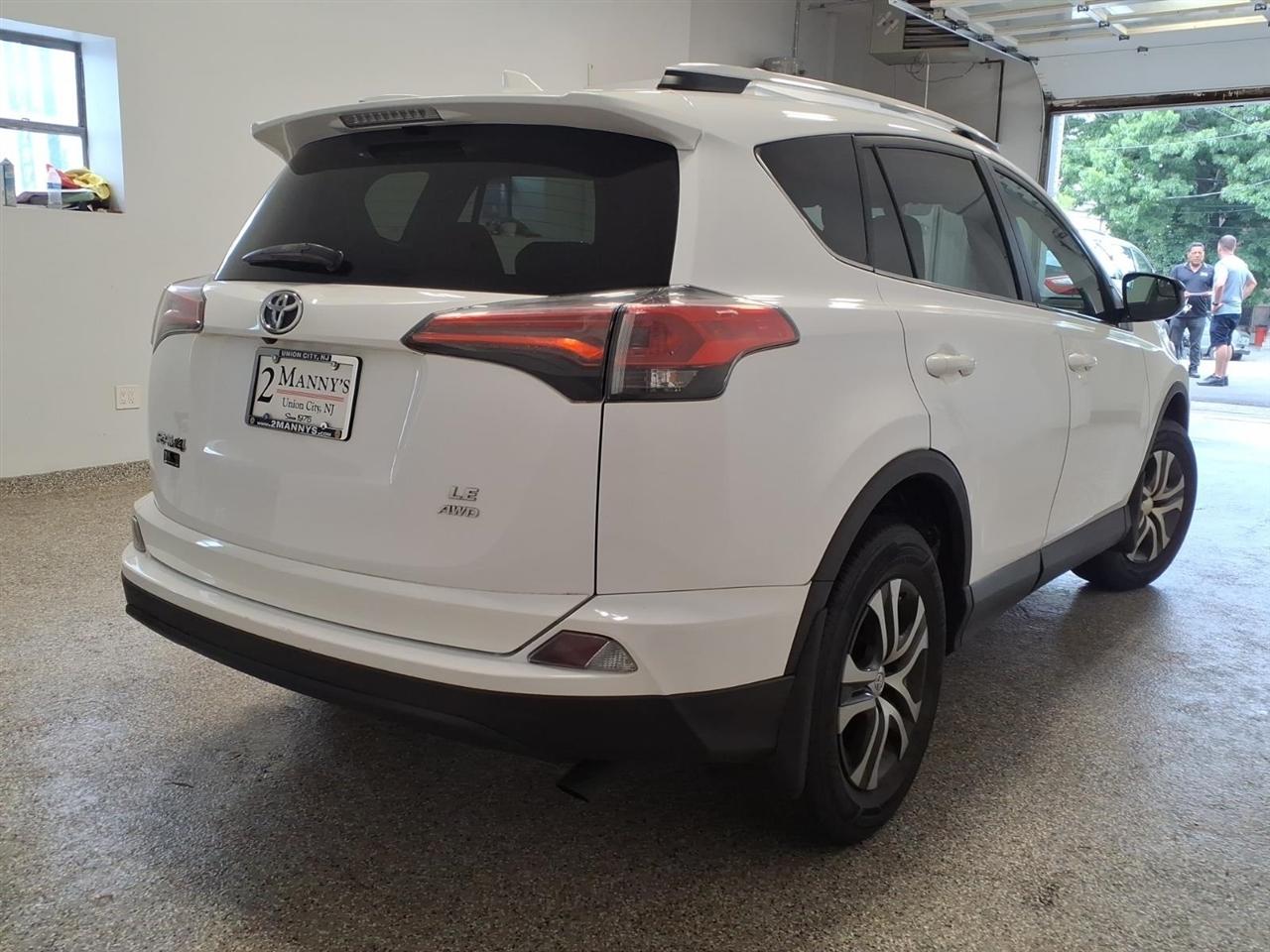 Toyota RAV4 AWD 4dr LE (Natl) 2016