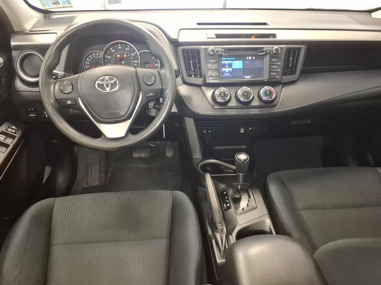 2016 Toyota RAV4 LE - Photo 9