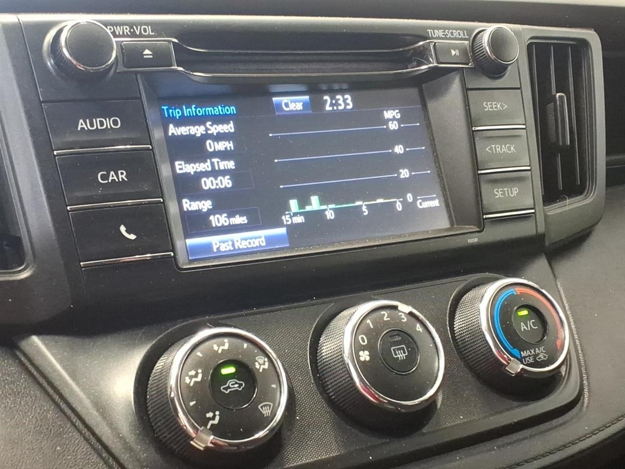 2016 Toyota RAV4 LE - Photo 13