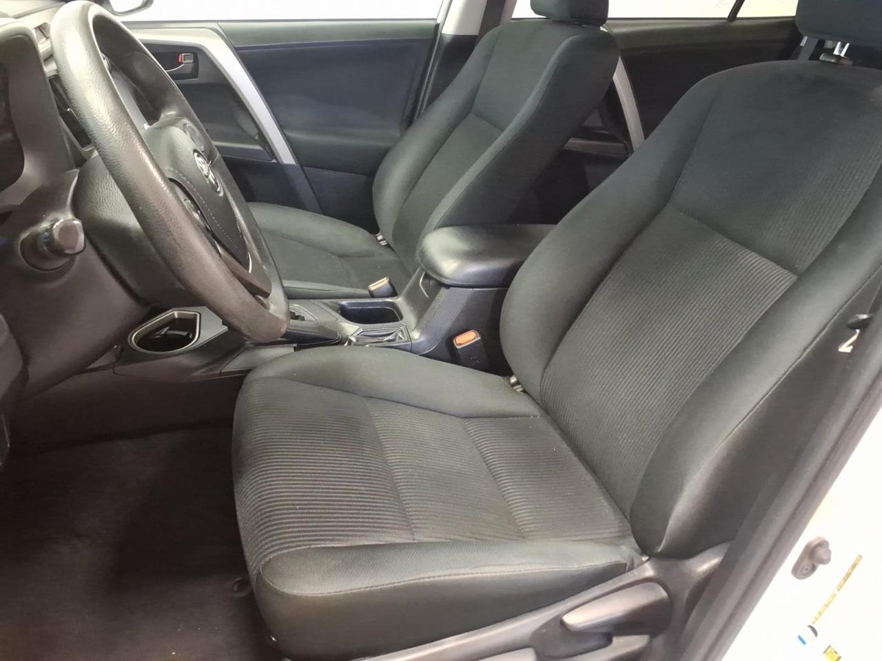2016 Toyota RAV4 LE - Photo 17
