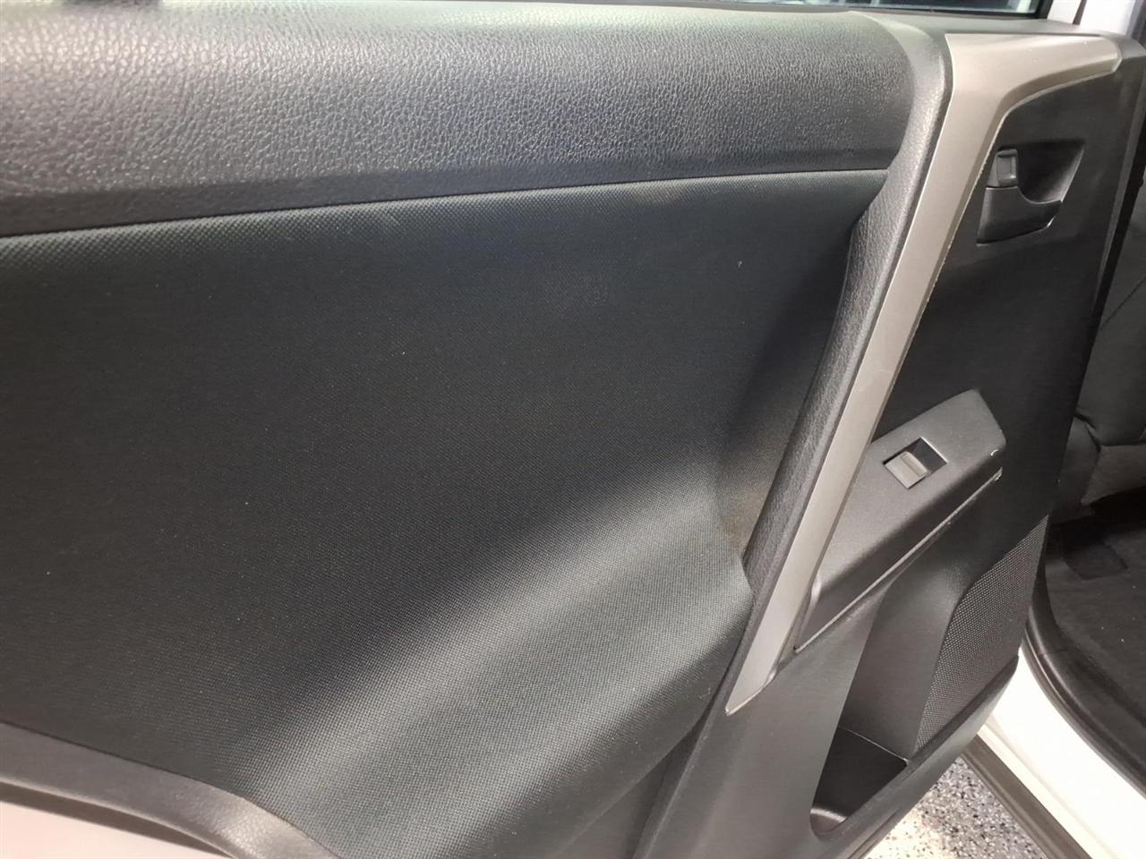 2016 Toyota RAV4 LE - Photo 18