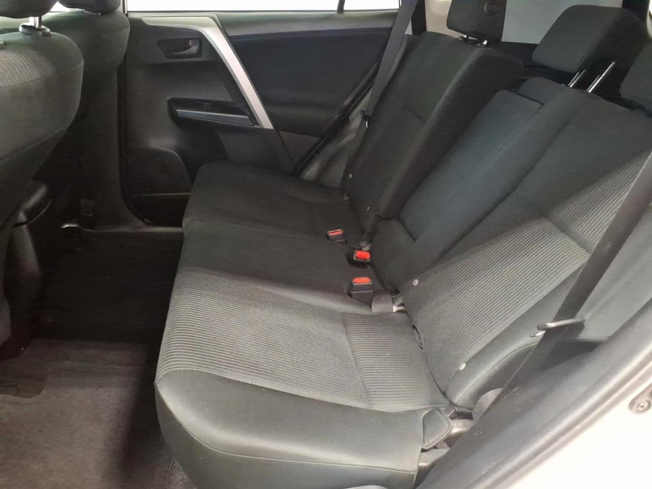 2016 Toyota RAV4 LE - Photo 19