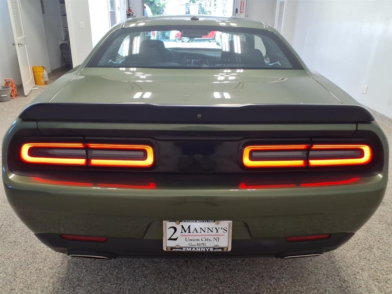 Dodge Challenger SXT RWD 2020