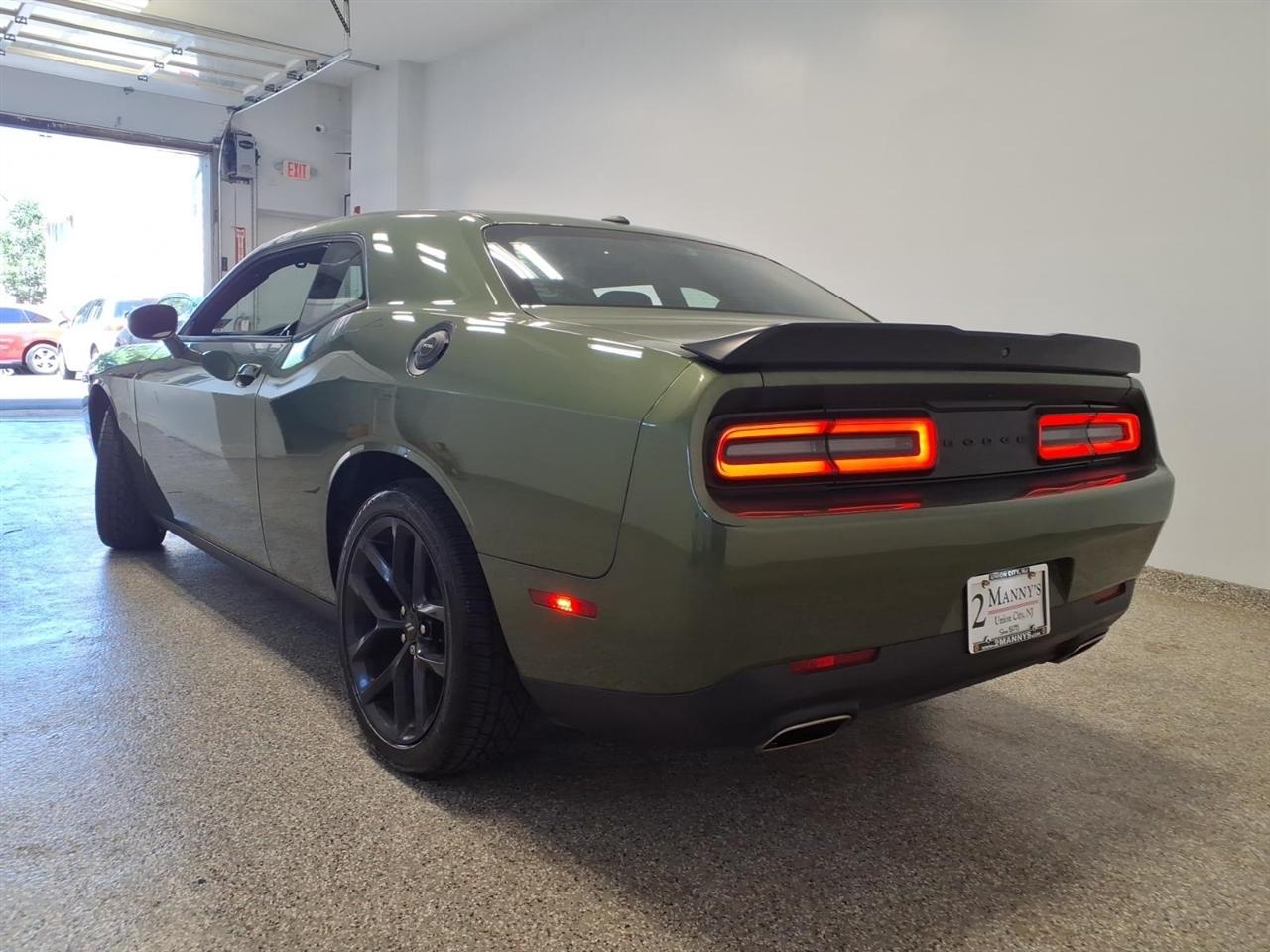 Dodge Challenger SXT RWD 2020