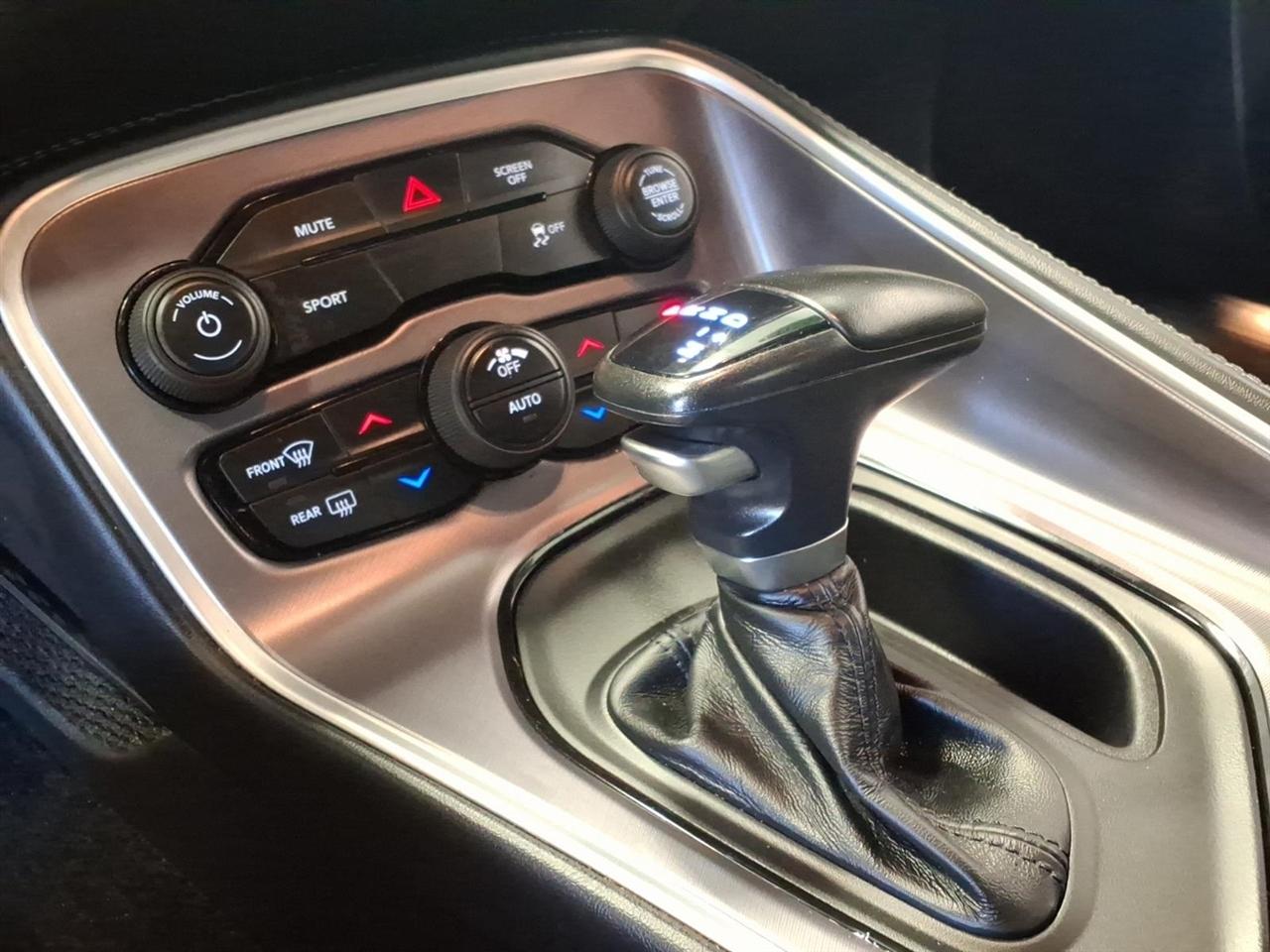 Dodge Challenger SXT RWD 2020