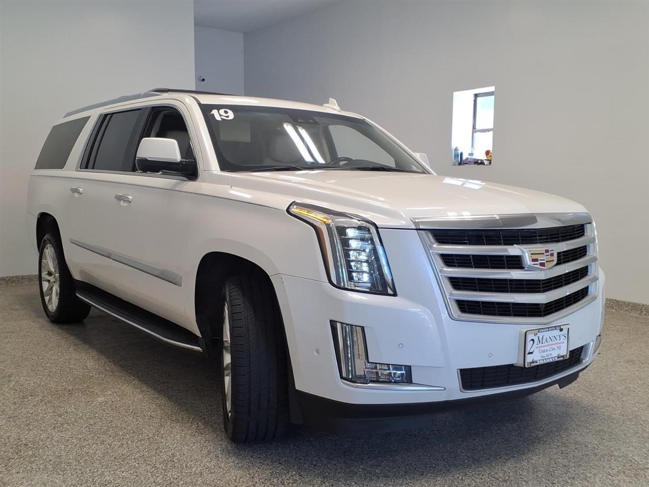 Cadillac Escalade ESV 4WD 4dr Luxury 2019