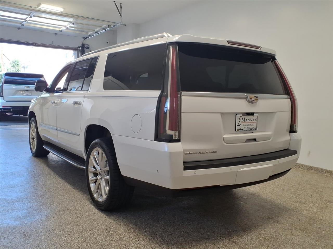 Cadillac Escalade ESV 4WD 4dr Luxury 2019