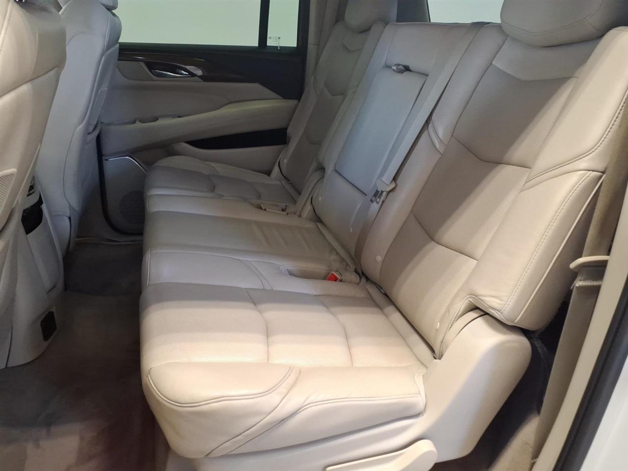 Cadillac Escalade ESV 4WD 4dr Luxury 2019