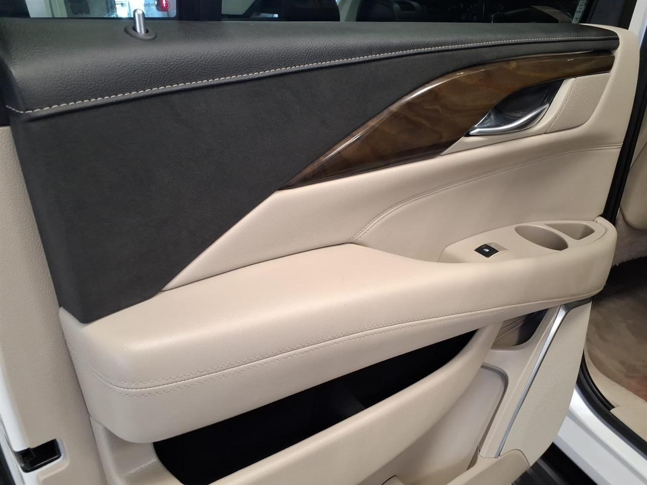 Cadillac Escalade ESV 4WD 4dr Luxury 2019