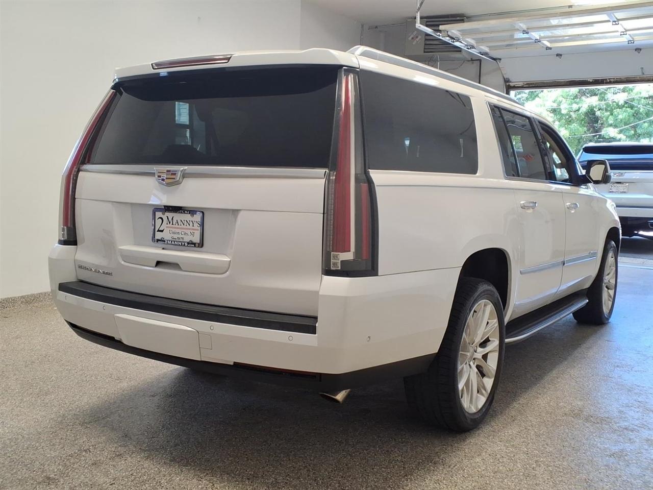 Cadillac Escalade ESV 4WD 4dr Luxury 2019