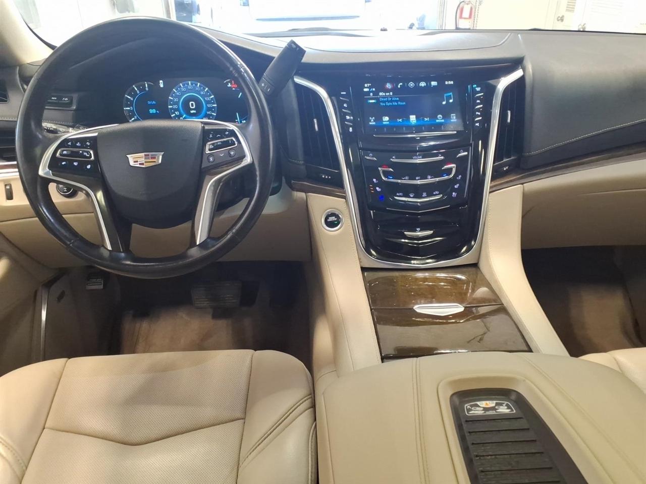 Cadillac Escalade ESV 4WD 4dr Luxury 2019